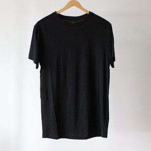 2/20$ Isaac Mizrahi Black T-Shirt Size Small